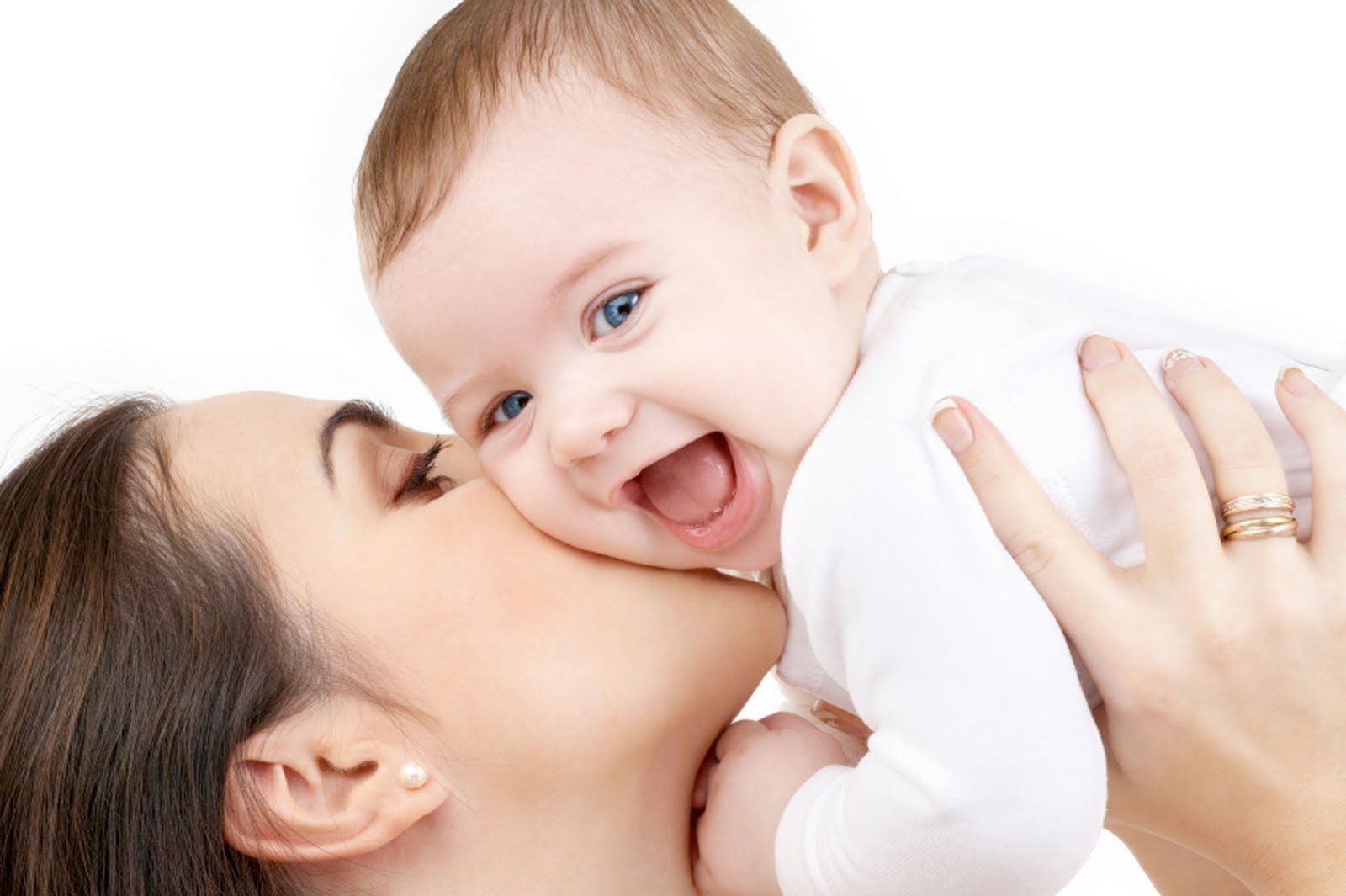 Cha mẹ cần biết điều gì khi chăm sóc bé sơ sinh?